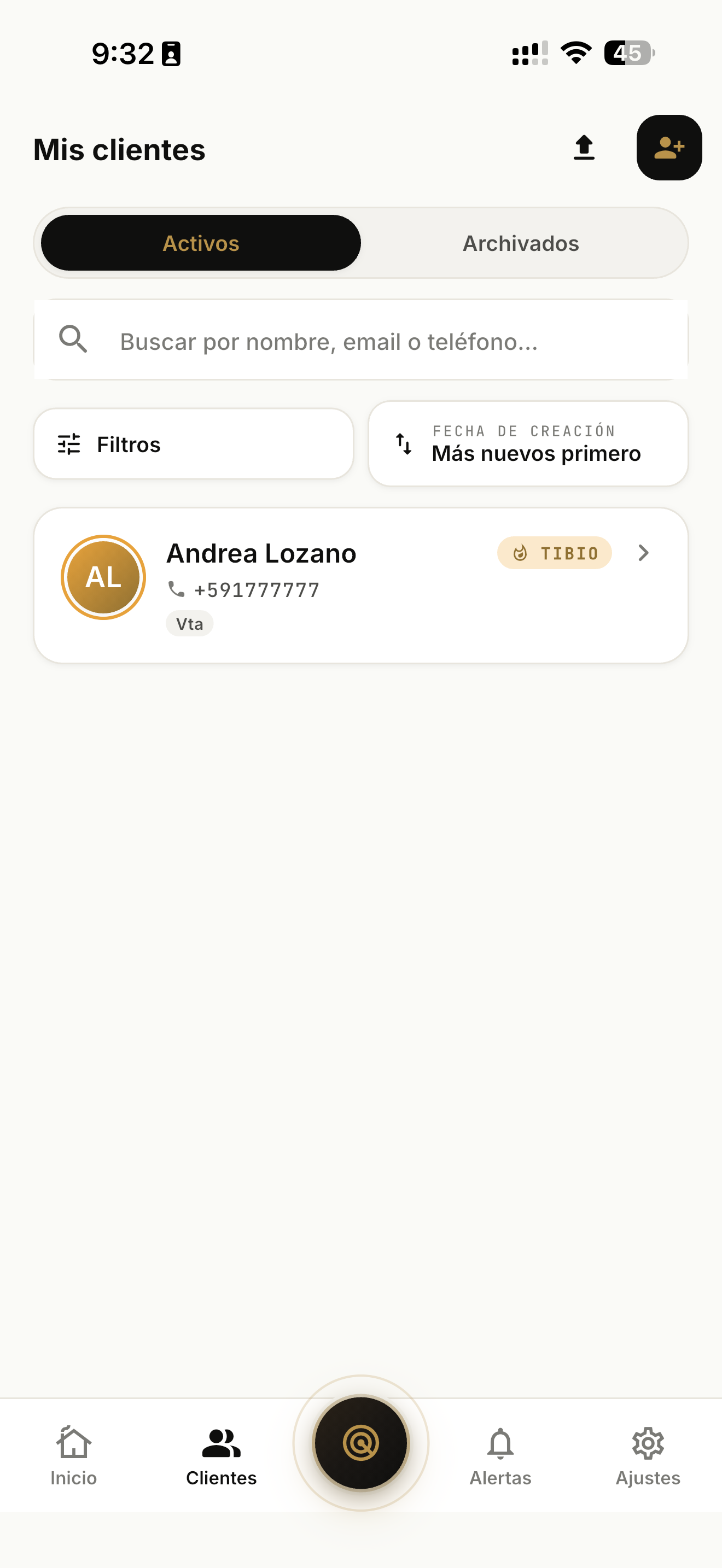 Lista de clientes activos con búsqueda y filtros