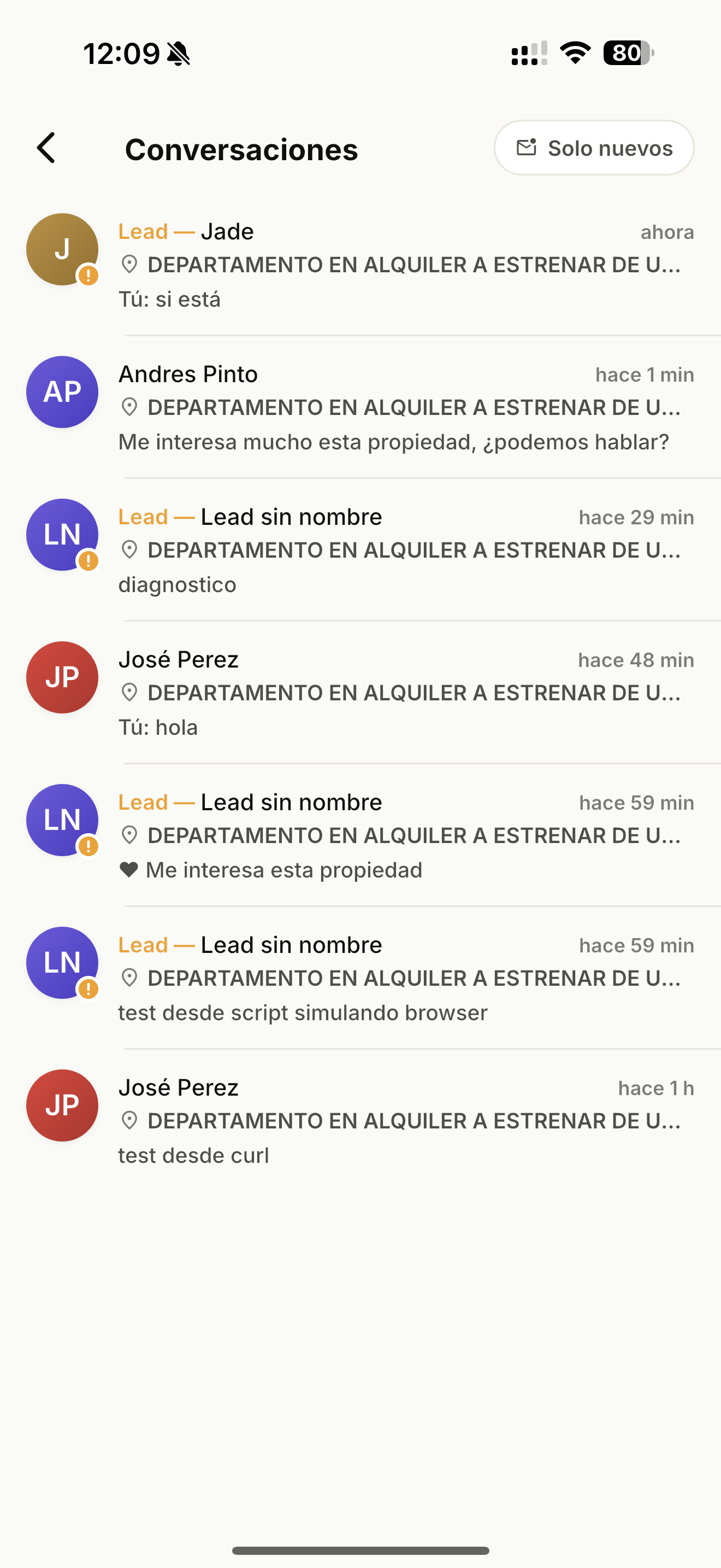 Bandeja de conversaciones con leads y clientes ordenados por urgencia